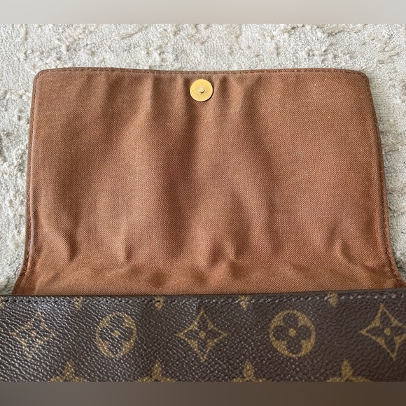 Authentic Louis Vuitton Monogram Canvas Looping PM Handbag - Picture 11 of 12